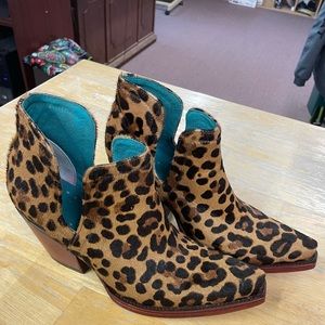 Ladies 9.5 ariat cheetah hair on Dixon booties